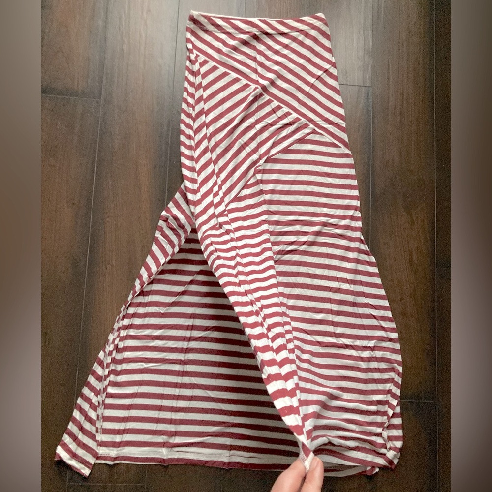 Small Charlotte Russe skirt with slit